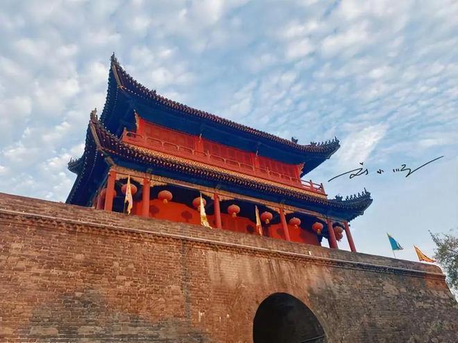 轿车如纸薄——车祸后生命顽强的一次重压